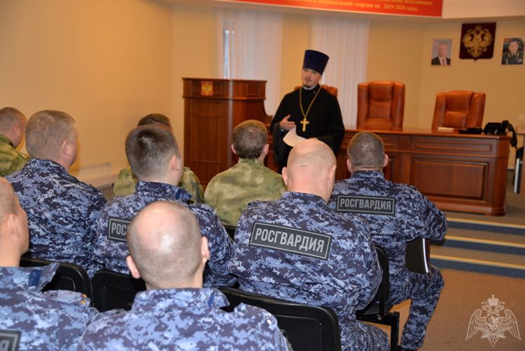 В Югре прошли встречи военнослужащих и сотрудников Росгвардии со священнослужителями Русской православной церкви