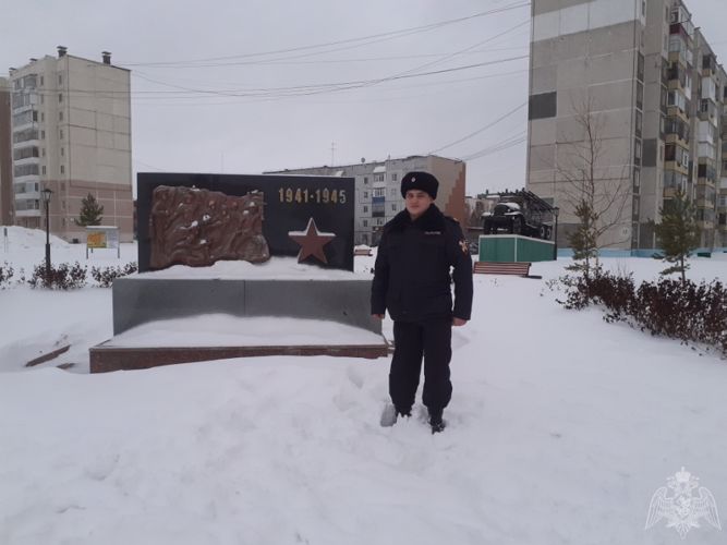 В рамках Всероссийской акции «Росгвардия. Гид» сотрудники вневедомственной охраны Пыть–Яха посетили места памяти погибших защитников Отечества