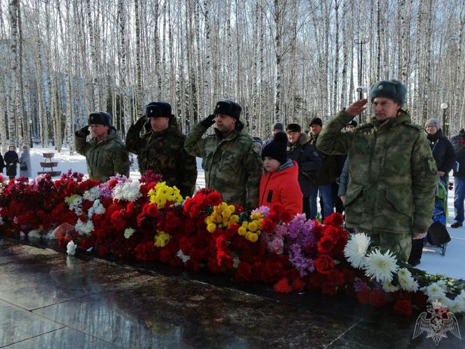 В Югре росгвардейцы приняли участие в памятном мероприятии, посвященном Дню защитника Отечества 