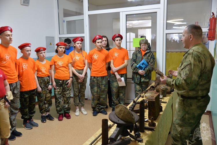 К 75–летию Победы росгвардейцы Югры в рамках военно–патриотического проекта «Герои прошлого и настоящего» посетили древнейшее село Елизарово