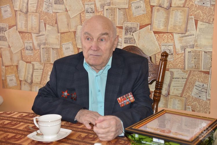 В Югре начальник управления Росгвардии встретился с участником парада Победы 1945 года кавалером двух орденов Красной Звезды
