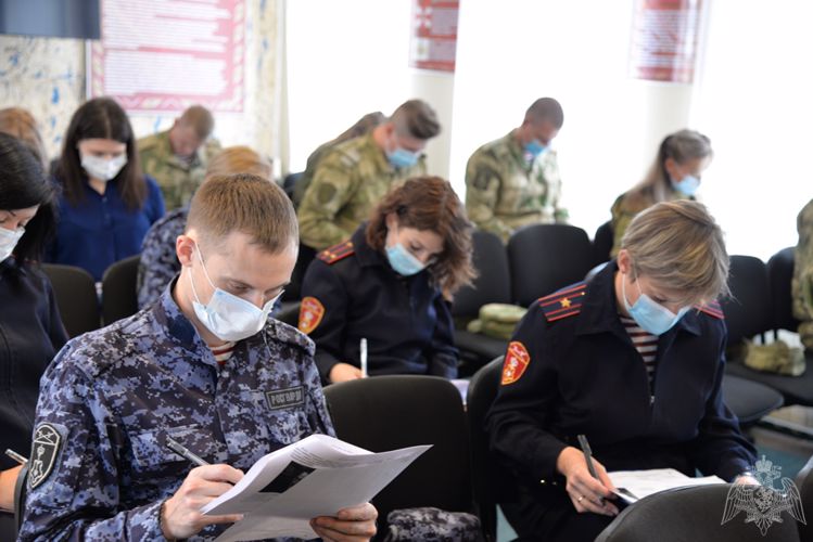 В Югре сотрудники Росгвардии присоединились к Всероссийскому историческому диктанту
