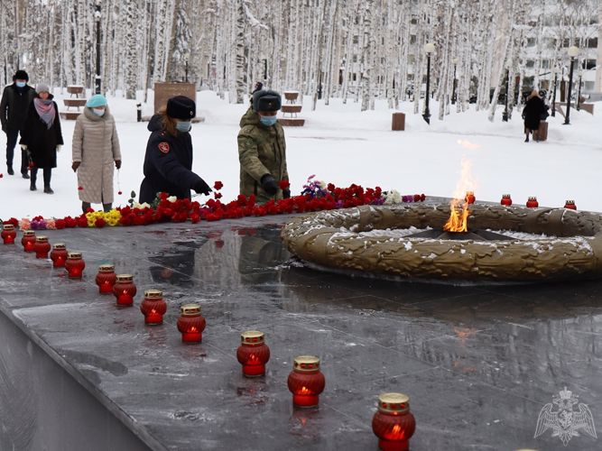 В Югре офицеры Росгвардии почтили память жертв блокады Ленинграда