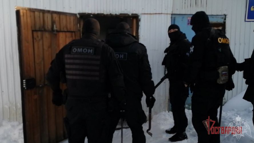 В Югре при содействии сотрудников Росгвардии изъято более 8 тонн немаркированной алкогольной продукции