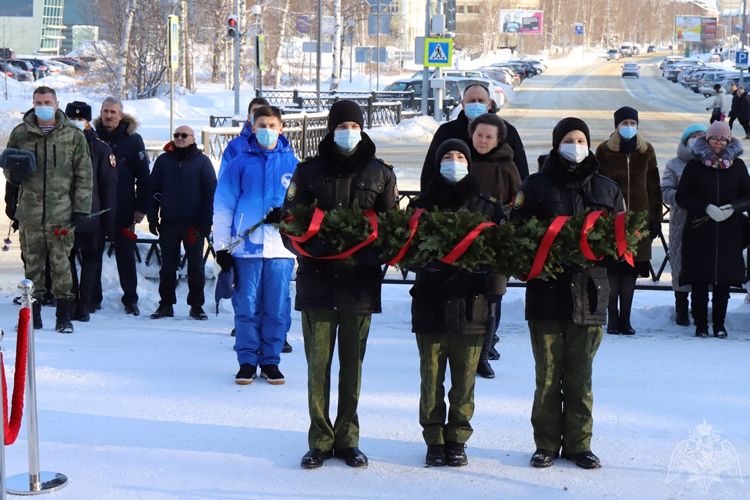 В Югре военнослужащие и сотрудники Росгвардии почтили память россиян, исполнявших служебный долг за пределами Отечества