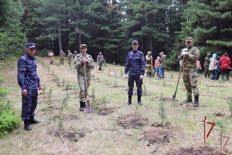 В Ханты-Мансийске Росгвардия присоединилась к международной природоохранной акции «Марш парков»