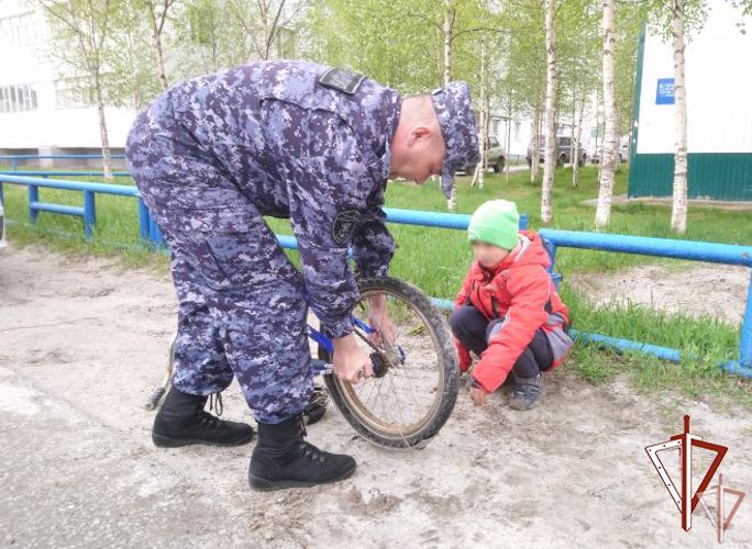 В Югре росгвардейцы помогли школьнику, попавшему в затруднительную ситуацию
