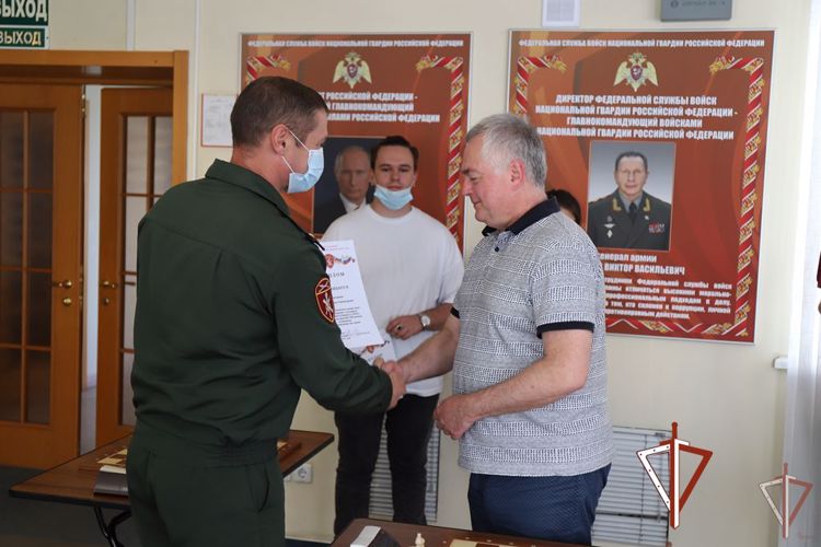 В Югре росгвардейцы организовали шахматный турнир с представителями окружных СМИ