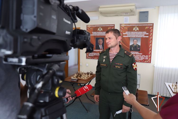 В Югре росгвардейцы организовали шахматный турнир с представителями окружных СМИ