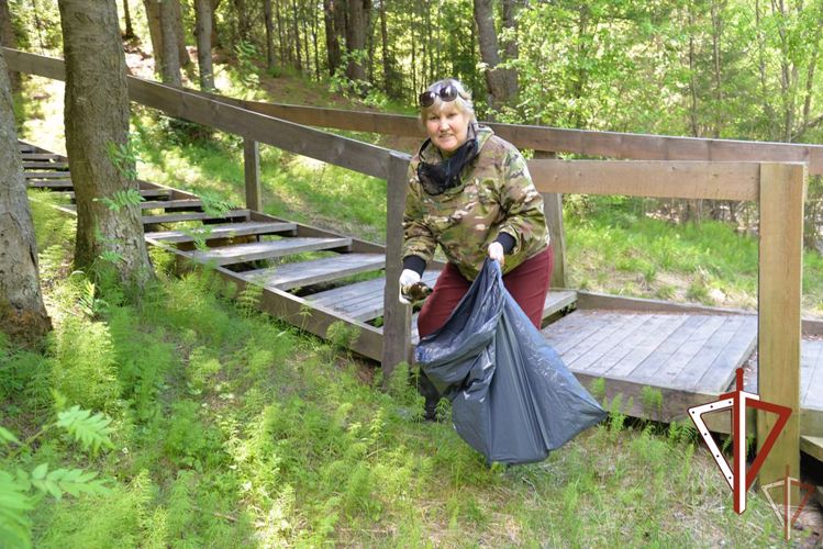 Росгвардия поддержала экологическую акцию по очистке родников в Ханты-Мансийске
