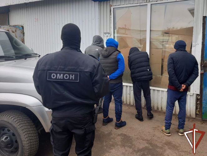 При содействии бойцов ОМОН Росгвардии в Югре конфисковано более 11 тонн контрафактного алкоголя (видео)