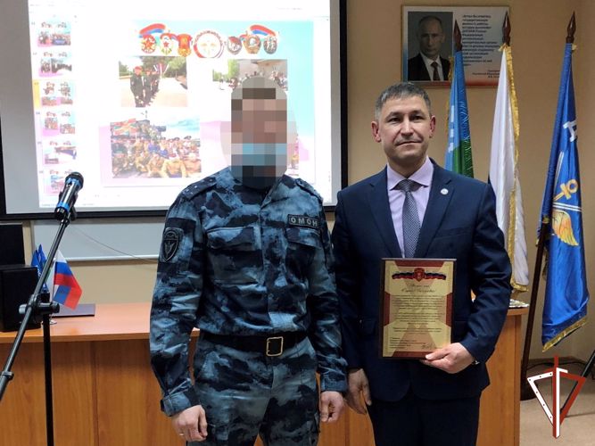 Начальник теруправления Росгвардии поздравил руководство югорского подразделения ДОСААФ России с 95-летием 