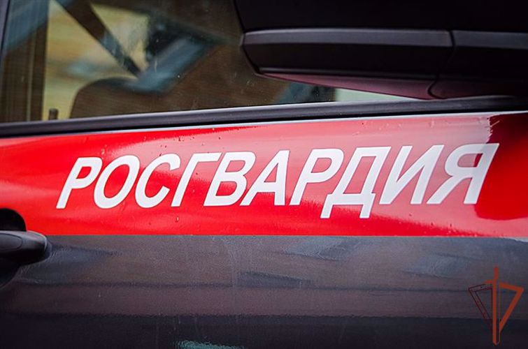 Росгвардейцы помогли ликвидировать пожар в жилом частном доме в Югре