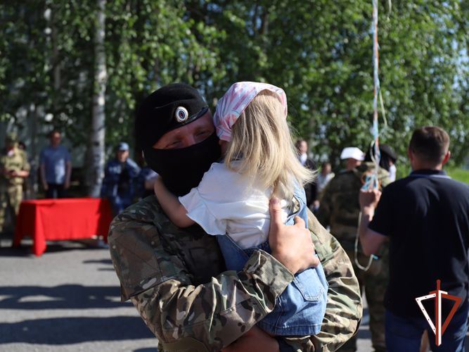 Сотрудники спецназа Росгвардии вернулись в Югру после выполнения задач по защите мирного населения Донбасса