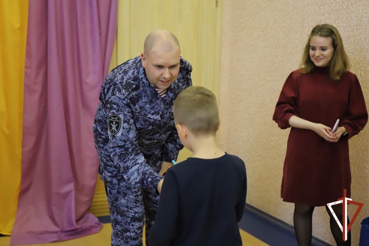 Офицеры Росгвардии провели для юных югорчан цикл мероприятий, посвященных Куликовской битве
