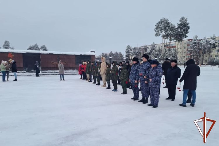 Офицеры Управления Росгвардии по ХМАО – Югре почтили память защитников Сталинграда