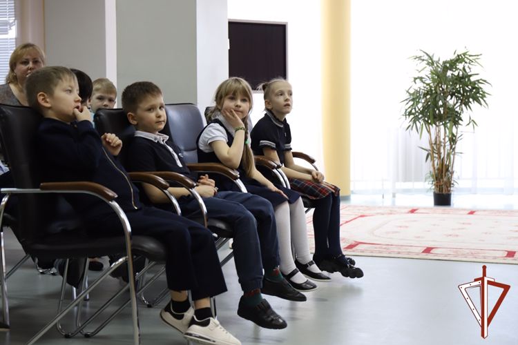 Офицеры Управления Росгвардии по ХМАО – Югре почтили память защитников Сталинграда