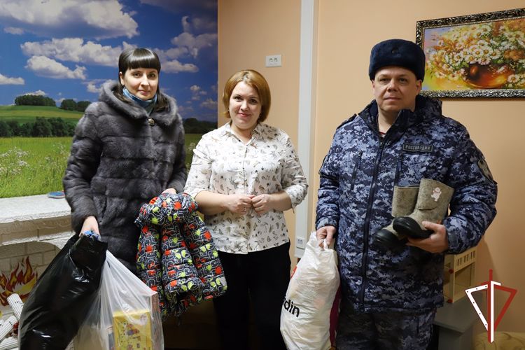 Сотрудники Росгвардии продолжают участвовать в социальной акции «Добрые дела с Росгвардией»