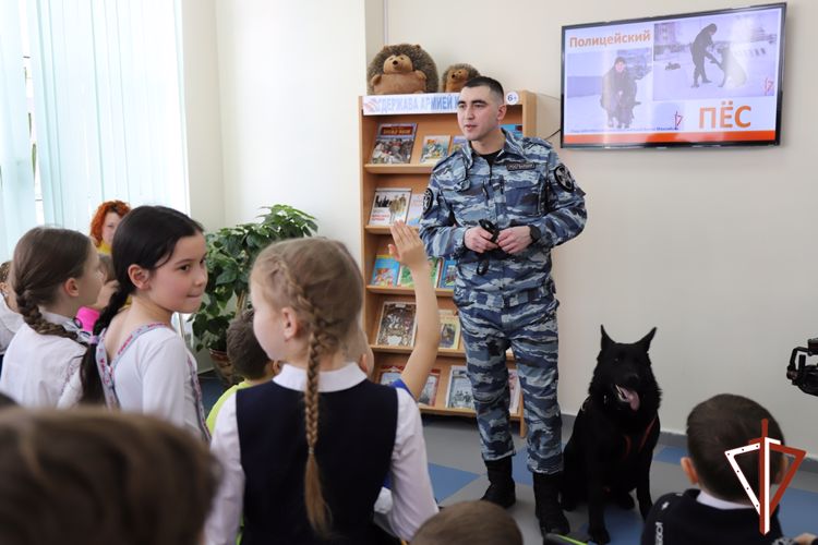 Сотрудники и военнослужащие Росгвардии приняли участие в ведомственной акции «Неделя мужества» в Югре