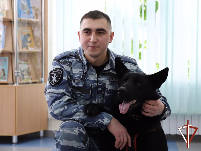 Служебная немецкая овчарка Лорд из Ханты-Мансийска празднует свое двухлетие в Росгвардии