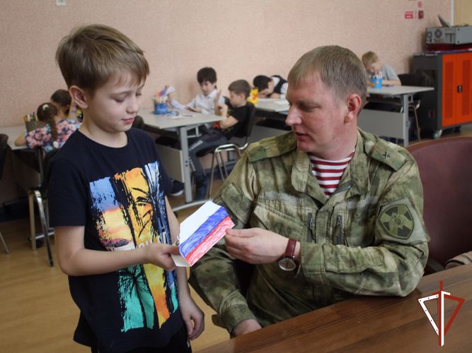 В Югре представители Росгвардии присоединились к Всероссийской молодёжной акции «Письмо защитнику Отечества»