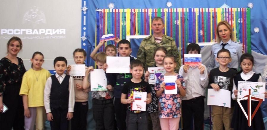 В Югре представители Росгвардии присоединились к Всероссийской молодёжной акции «Письмо защитнику Отечества»