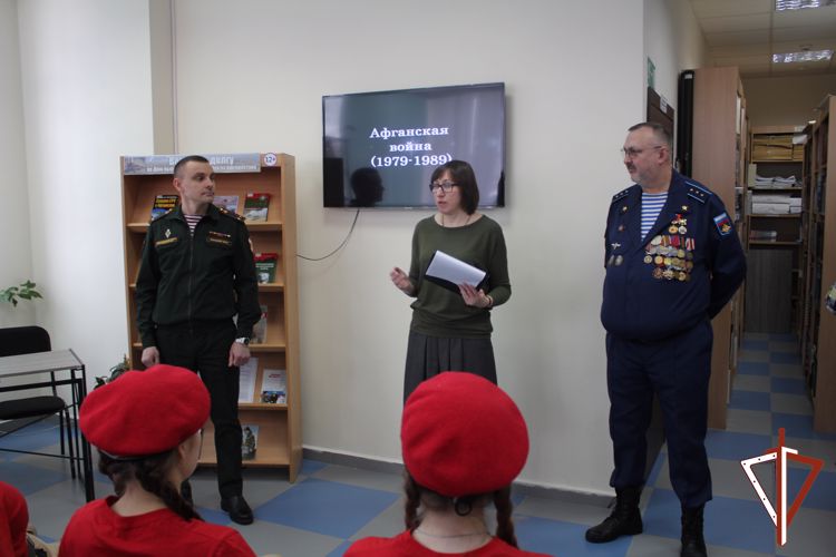 В Югре представители Росгвардии провели мероприятия ко Дню памяти о россиянах, исполнявших служебный долг за пределами Отечества