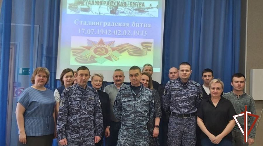 Офицеры Управления Росгвардии по ХМАО – Югре почтили память защитников Сталинграда