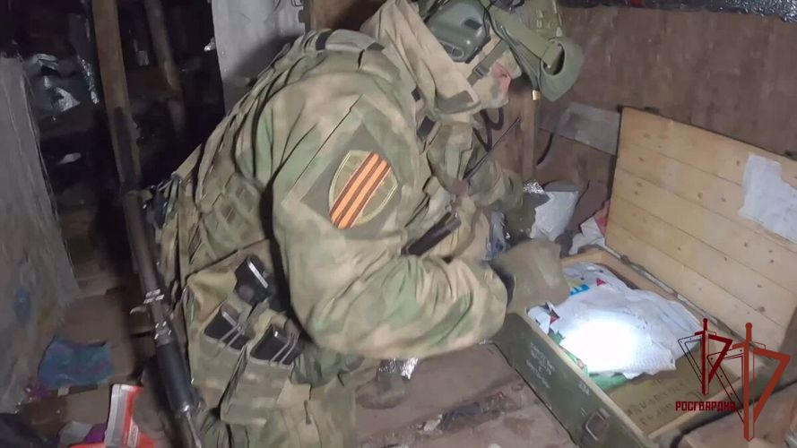 В ДНР росгвардейцы обнаружили склад иностранного вооружения (ВИДЕО)
