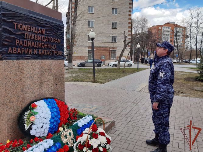 Память уральцев - ликвидаторов аварии на Чернобыльской АЭС почтили представители Росгвардии