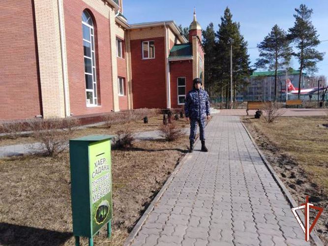 В Югре Росгвардия обеспечила охрану общественного порядка во время проведения мусульманского праздника Ураза-Байрам