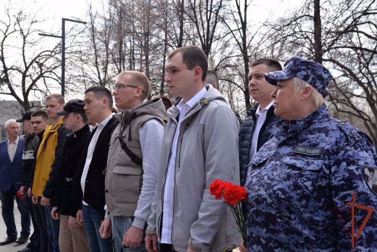 Память уральцев - ликвидаторов аварии на Чернобыльской АЭС почтили представители Росгвардии