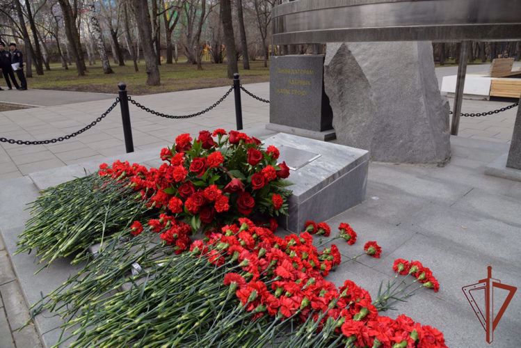 Память уральцев - ликвидаторов аварии на Чернобыльской АЭС почтили представители Росгвардии