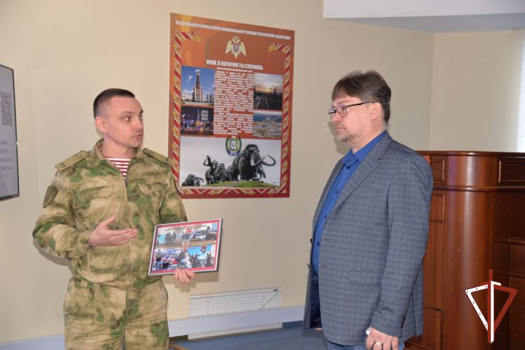 В Югре росгвардейцы встретились с представителем просветительской организации «Российское общество «Знание»»