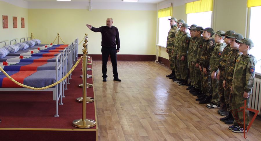 Курсанты «Гвардейской смены» из Югры побывали в кинологическом центре Уральского округа Росгвардии