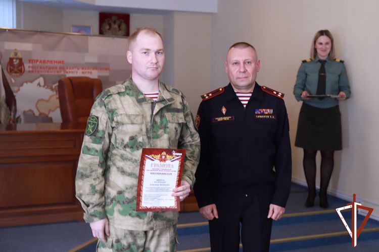 В столице Югры наградили отличившихся военнослужащих, сотрудников и гражданских служащих Росгвардии