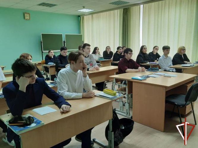 В Югре Росгвардия проводит цикл военно-патриотических мероприятий со школьниками ко Дню Победы