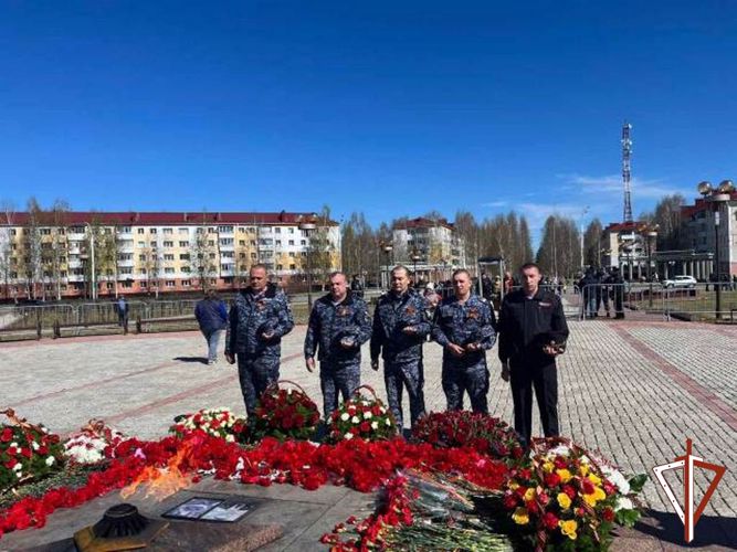 В Югре росгвардейцы приняли участие в памятных мероприятиях, посвященных 78-й годовщине Победы