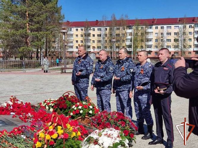 В Югре росгвардейцы приняли участие в памятных мероприятиях, посвященных 78-й годовщине Победы