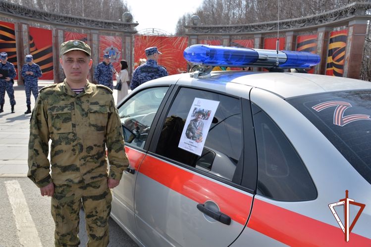 Военнослужащие и сотрудники Росгвардии дали старт Всероссийской акции «Бессмертный автополк» в Югре