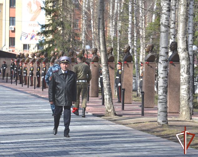 В Югре росгвардейцы приняли участие в памятных мероприятиях, посвященных 78-й годовщине Победы