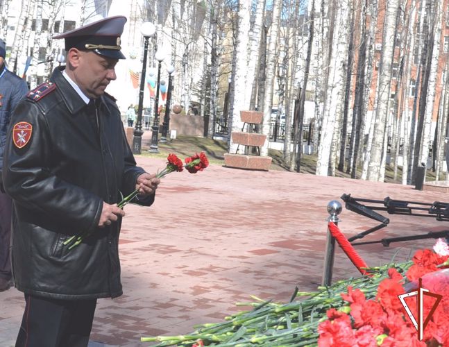 В Югре росгвардейцы приняли участие в памятных мероприятиях, посвященных 78-й годовщине Победы
