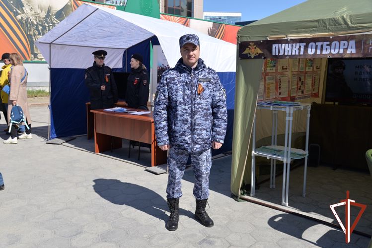 В Югре Росгвардия обеспечила охрану общественного порядка на праздничных мероприятиях в честь Дня Победы