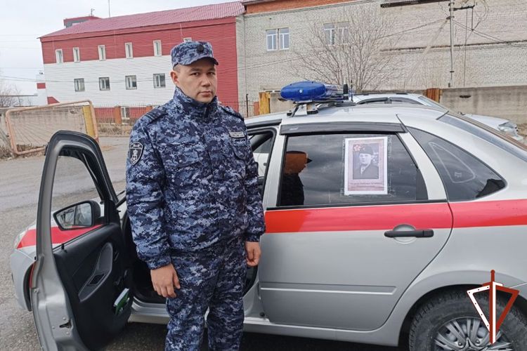 Военнослужащие и сотрудники Росгвардии дали старт Всероссийской акции «Бессмертный автополк» в Югре