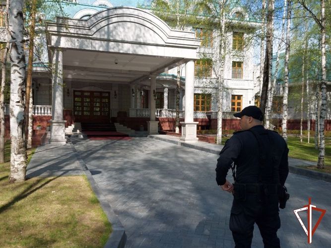 Сотрудники Росгвардии обеспечили безопасность визита главы Русской православной церкви и полномочного представителя президента в УрФО в Сургут