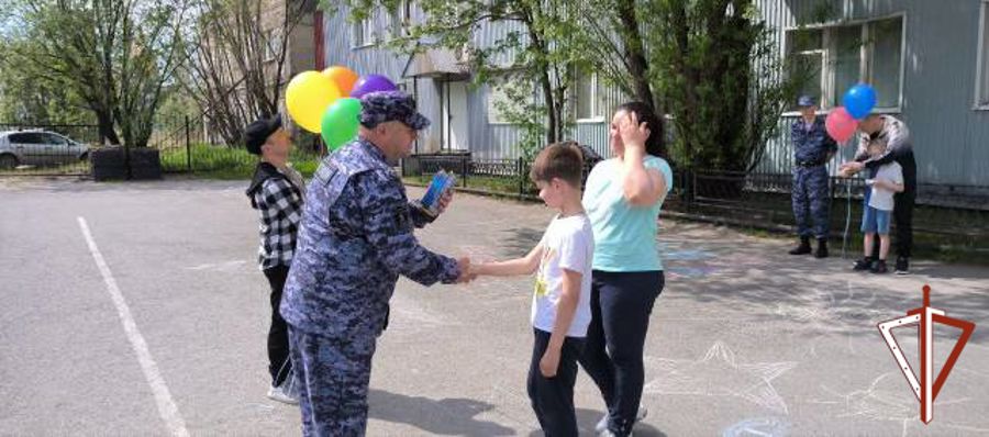 В Югре Росгвардия проводит цикл мероприятий, посвященных Международному дню защиты детей