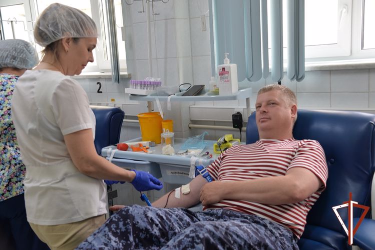 В Югре представители Росгвардии присоединились к донорской акции и сдали более 20-ти литров крови  