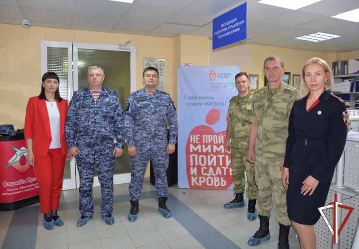 В Югре представители Росгвардии присоединились к донорской акции и сдали более 20-ти литров крови  