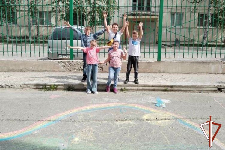 В рамках акции «Каникулы с Росгвардией» стражи правопорядка провели праздничные мероприятия для детей сотрудников ведомства