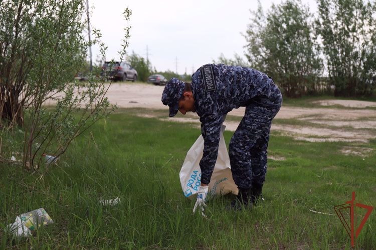 Международную экологическую акцию поддержали росгвардейцы в Югре